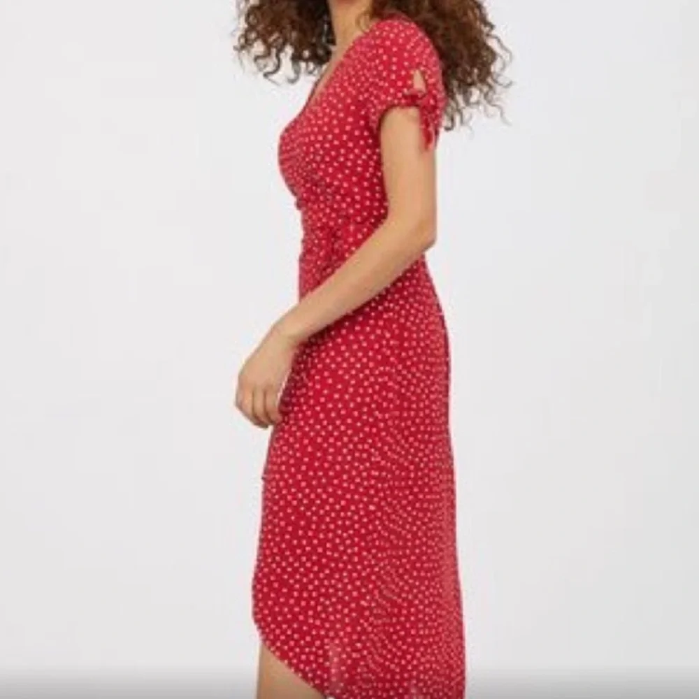H&M Red polka dot Wrap dress EUC Small 4-6 LAST CHANCE - Picture 4 of 14